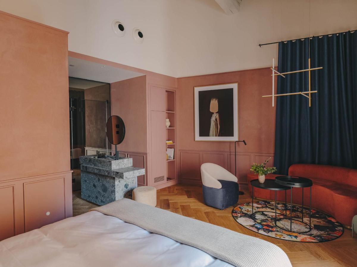 Hotel Palau Fugit Girona Bagian luar foto