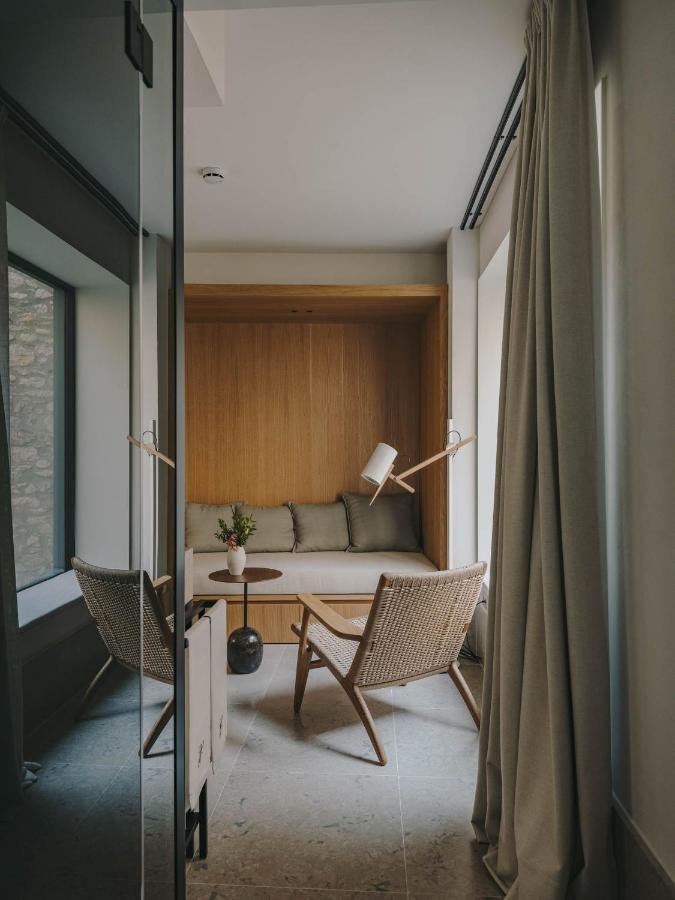Hotel Palau Fugit Girona Bagian luar foto