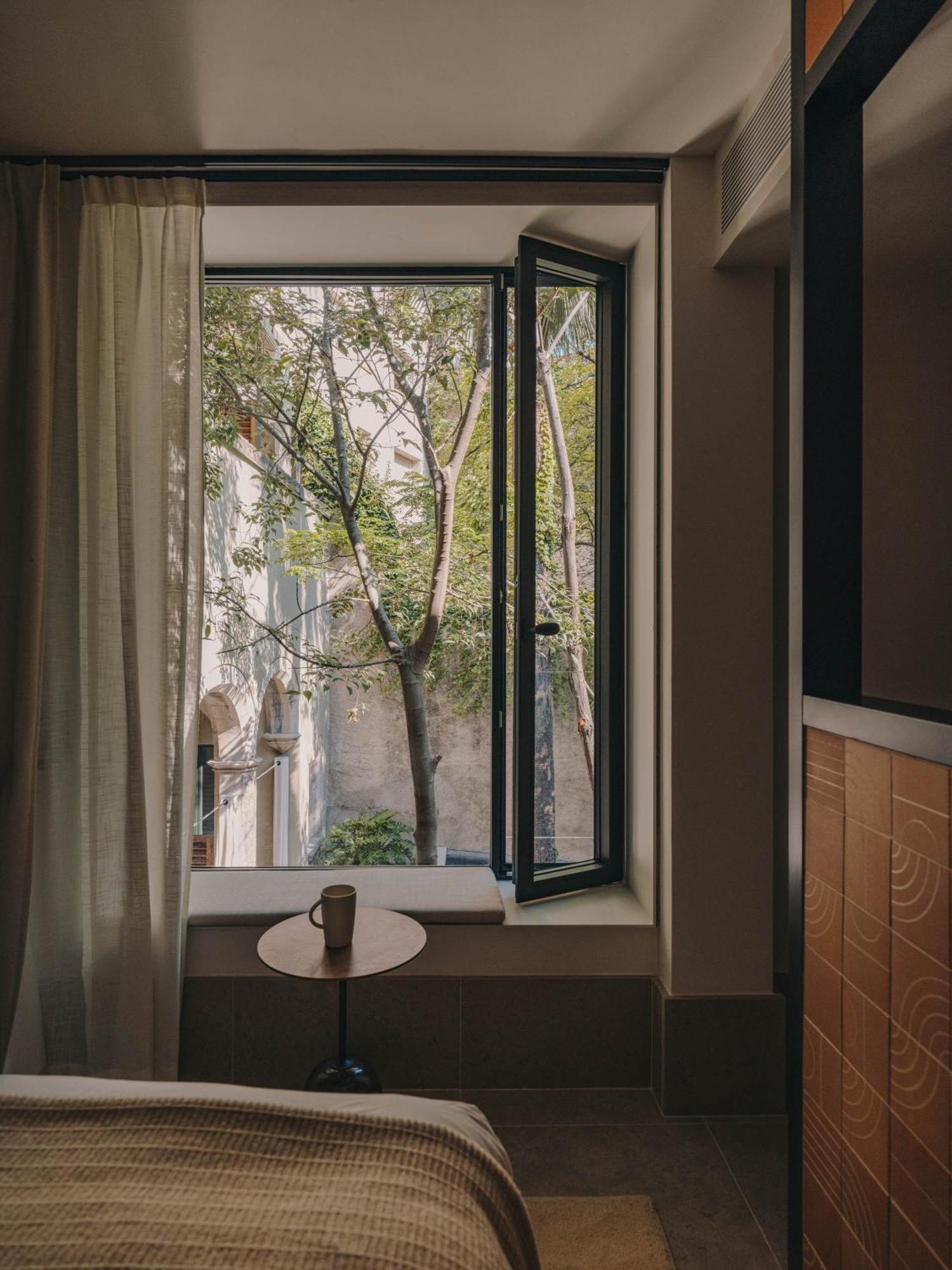 Hotel Palau Fugit Girona Bagian luar foto